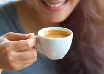সকালে কফি খেলে কী হয়?