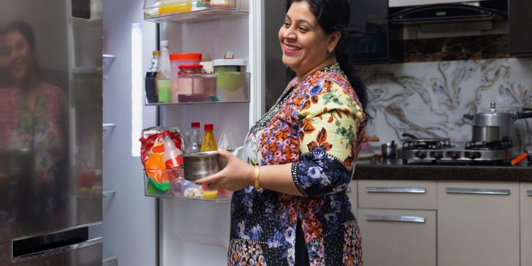 ফ্রিজে এই ৫ খাবার কখনো রাখবেন না