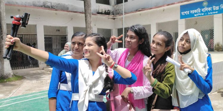 পাস-জিপিএ ৫, দুটোতেই এগিয়ে মেয়েরা