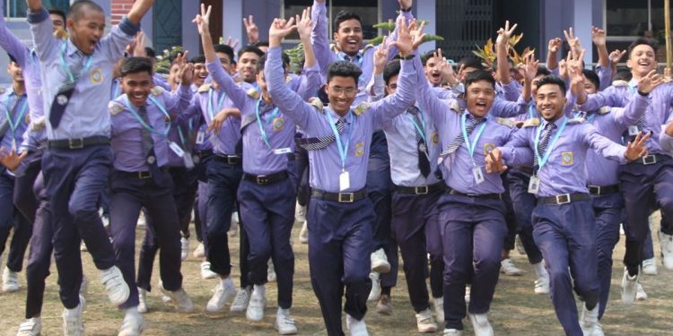 পাসের হার জিপিএ-৫ দুটোই কমেছে