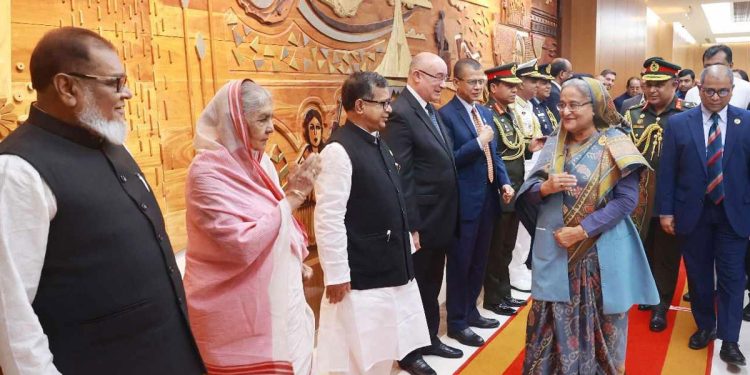 ইতালি পৌঁছেছেন প্রধানমন্ত্রী