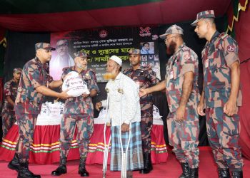 বঙ্গবন্ধুর শাহাদাত বার্ষিকী ও জাতীয় শোক দিবস উপলক্ষে রামুতে বিজিবি’র খাদ্য সামগ্রী বিতরণ ও বিনামূল্যে চিকিৎসা সেবা প্রদান