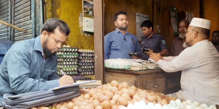 ডিমের দাম ১ টাকা বেশি নেওয়ায় জরিমানা ৩ হাজার