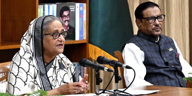 আত্মবিশ্বাস থাকলে বিবৃতি ভিক্ষা করে বেড়াতেন না