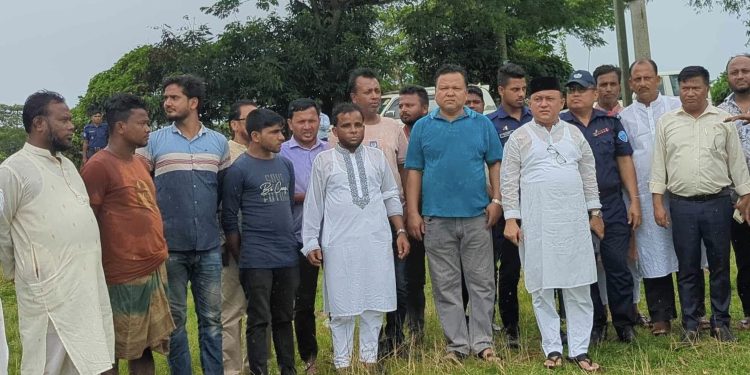 নিরাপদ যাতায়ত, ডাকাতি ও অপহরণ বন্ধে ঈদগাঁও-ঈদগড় সড়ক পরিদর্শনে এমপি কমল