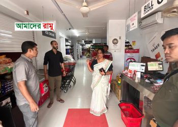 রামু চৌমুহনীতে ভ্রাম্যমান আদালতের অভিযান: ১৪ ব্যবসায়ীকে সাত দিনের মধ্যে ডিলিং লাইসেন্স করার নির্দেশ