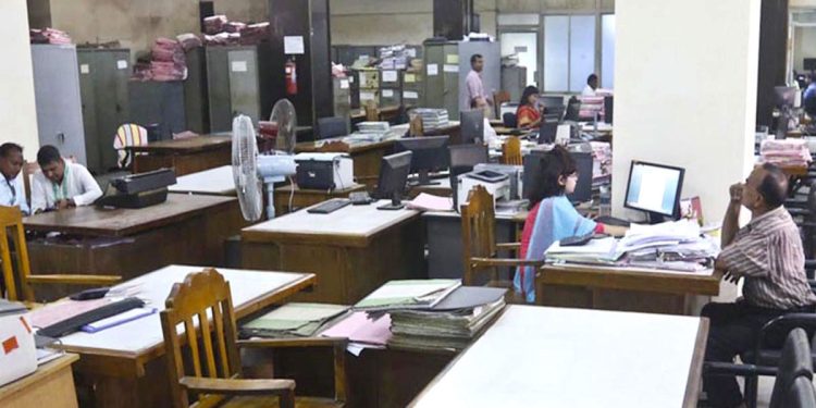 টানা ৩ দিন ছুটি পেতে পারেন সরকারি চাকরিজীবীরা