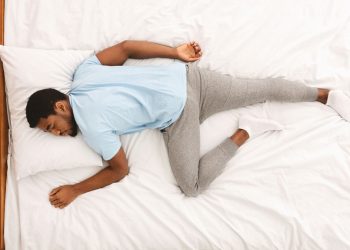 উপুড় হয়ে ঘুমালে কী হয়?