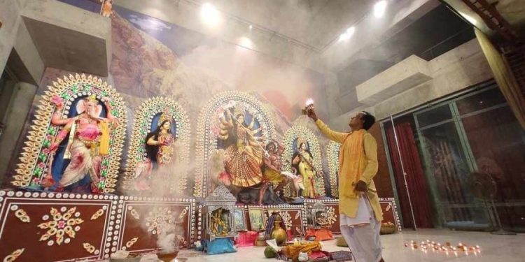 শক্তি নিয়ে এলো দুর্গা, আজ মহাসপ্তমী