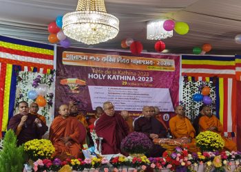 ফ্রান্সে বাংলাদেশী বৌদ্ধ বিহারে কঠিন চীবর দান