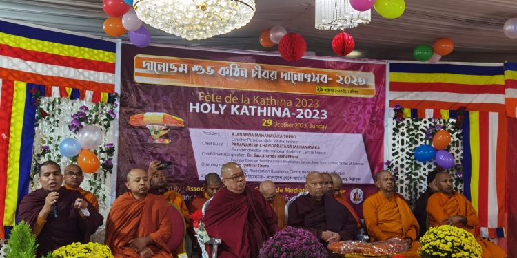 ফ্রান্সে বাংলাদেশী বৌদ্ধ বিহারে কঠিন চীবর দান