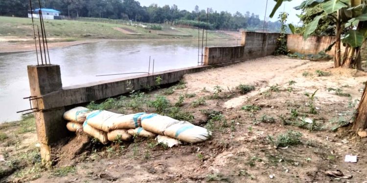 রামুতে বাঁকখালী নদী দখল করে চলছে প্রভাবশালীর স্থাপনা নির্মাণ
