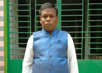 মন্ত্রীর সঙ্গে তোলা ছবি দেখিয়ে চাকরির প্রলোভন দিয়ে প্রতারণা
