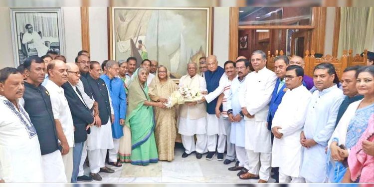 দলের প্রত্যেক কেন্দ্রীয় নেতাকে নির্বাচনমুখী হতে হবে : শেখ হাসিনা