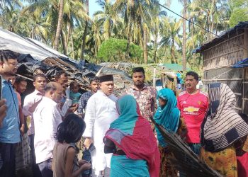 ঘূর্ণিঝড় হামুনে ক্ষতিগ্রস্তদের পাশে এমপি কমল