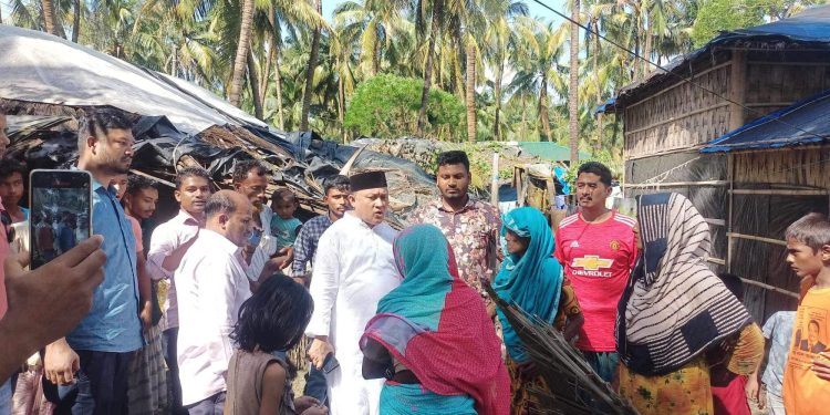 ঘূর্ণিঝড় হামুনে ক্ষতিগ্রস্তদের পাশে এমপি কমল