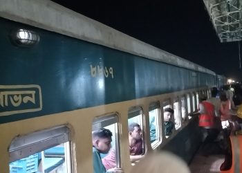 রামু রেল জংশনে হাজারো জনতার ভীড় : সাগর পাড়ে পৌঁছে গেলো রেলগাড়ি
