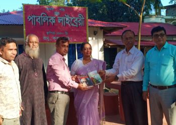 শেষ কার্য দিবসে রামু পাবলিক লাইব্রেরীতে দুইশত বই দিলেন ইউএনও ফাহমিদা মুস্তফা