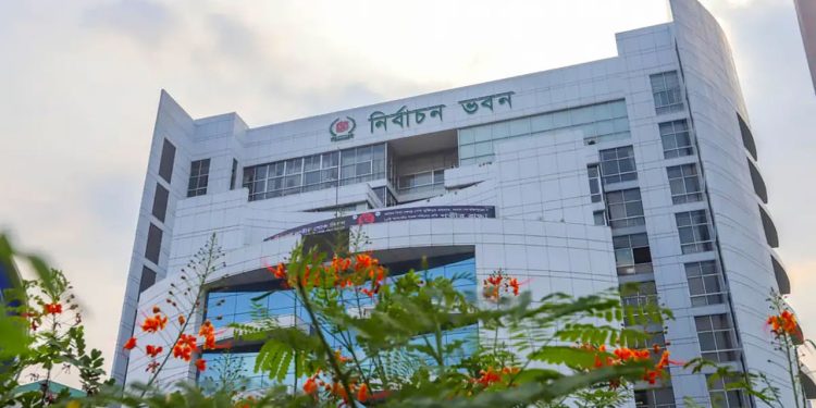 ভোটারদের কেউ উৎসাহিত ও নিরুৎসাহিত করতে পারবে না : ইসি