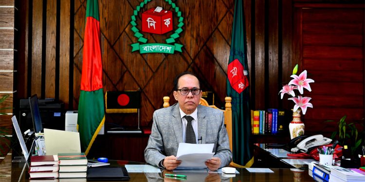 নির্বিঘ্নে কেন্দ্রে এসে ভোটাধিকার প্রয়োগ করুন : সিইসি