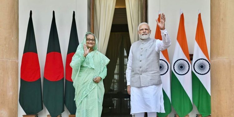 ফোন করে শেখ হাসিনাকে অভিনন্দন জানালেন মোদি