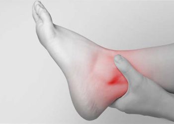 পা কেন ফুলে যায়?