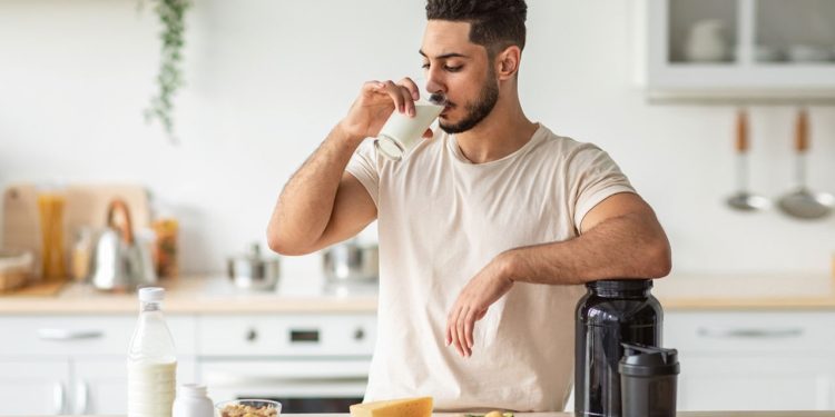 দুধের সঙ্গে যে ৫ খাবার ভুলেও খাবেন না