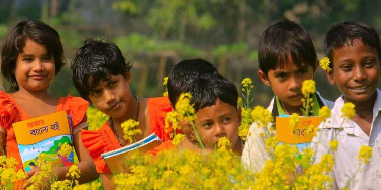 নতুন বইয়ের ঘ্রাণ নেবে ৩ কোটি ৮১ লাখ শিক্ষার্থী