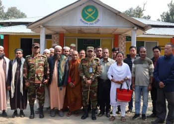আলীকদম সেনাজোন কর্তৃক আর্থিক সহায়তা বিতরণ