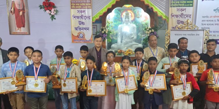 পণ্ডিত ভদন্ত সত্যপ্রিয় মহাথের ধর্মীয় মেধাবৃত্তি প্রাপ্তদের সম্মাননা প্রদান