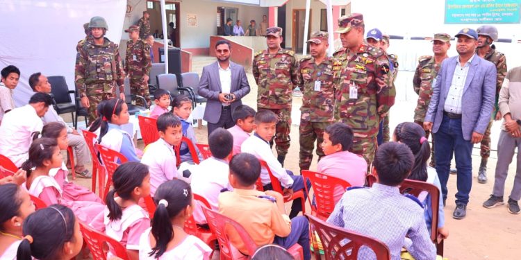 আলীকদমে সেনা উদ্যোগে ছাত্রবাসে শিক্ষা সামগ্রী বিতরণ