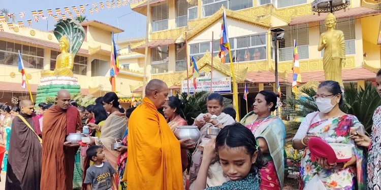 রামুতে বৌদ্ধ সম্প্রদায়ে শুভ মাঘী পূর্ণিমা উৎসবে পূণ্যার্থীদের মিলনমেলা