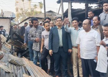 রামুতে অগ্নিকান্ডে ক্ষতিগ্রস্ত পরিবারের পাশে সাবেক সাংসদ কাজল