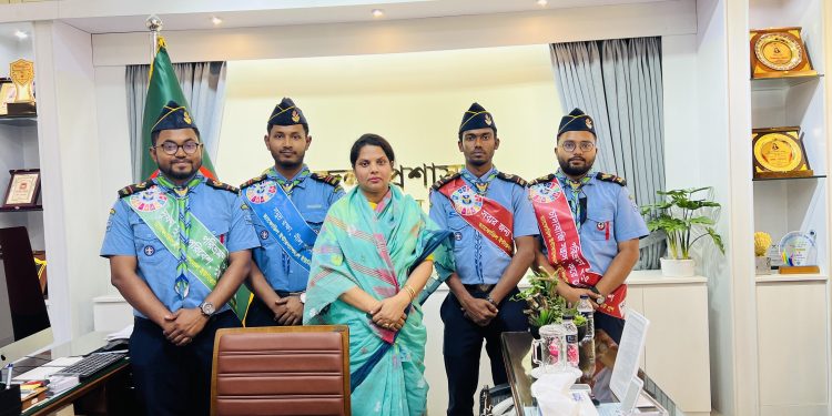 পায়ে হেঁটে ১৫০ কিমি পরিভ্রমণ