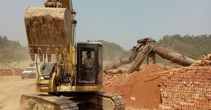 লামায় এসবিএম ইটভাটা গুটিয়ে দিল প্রশাসন