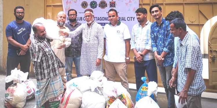 লায়ন্স ক্লাব অব চিটাগাং ইম্পেরিয়াল সিটির ইফতার ও খাদ্য সামগ্রী বিতরণ