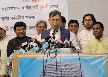 নির্বাচিত সরকারের বিকল্প আপনারা হতে পারেন না: সালাউদ্দিন আহমেদ