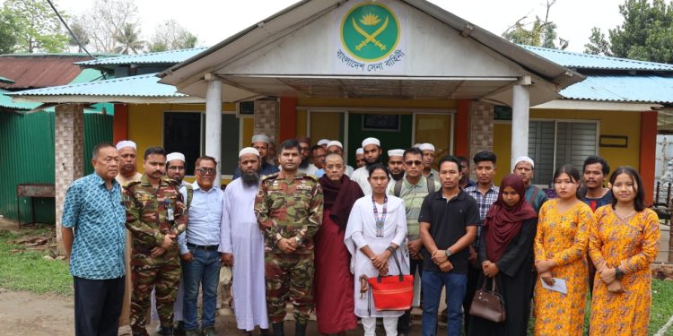 আলীকদমে সেনাজোনের উদ্যোগে মাসিক অনুদান বিতরণ