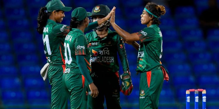 পাকিস্তানের উদ্দেশে উড়াল দিলো বাংলাদেশ দল