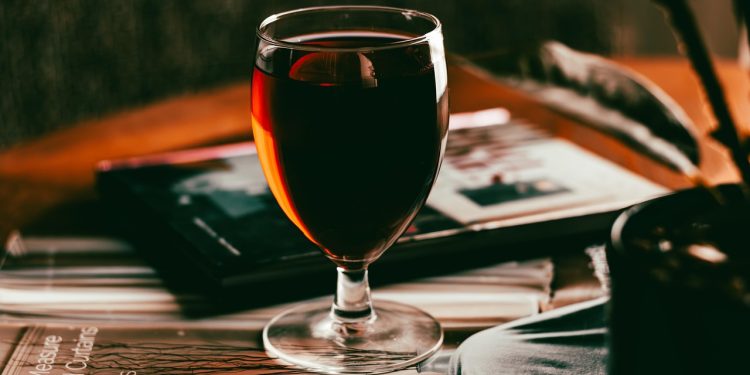 গরমে যে পানীয়গুলো এড়িয়ে চলবেন