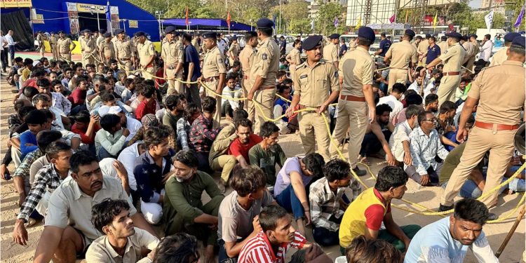 গুজরাটে ১ হাজারের বেশি বাংলাদেশি গ্রেপ্তার