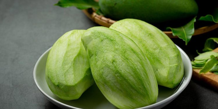 কাঁচা আম কতটা উপকারী?