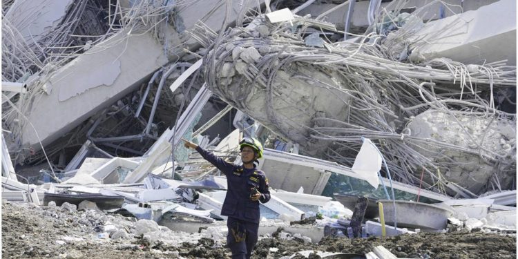 মিয়ানমারে ভূমিকম্পে প্রাণহানি ছাড়াল ২৭০০, খাদ্য-ওষুধের হাহাকার