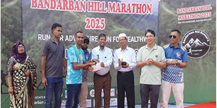 বর্ণাঢ্য আয়োজনে বান্দরবানে ২১ কিলোমিটার হিল ম্যারাথন অনুষ্ঠিত