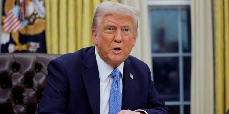 স্মার্টফোনে শুল্ক ছাড় নয়, নতুন ঘোষণা ট্রাম্পের