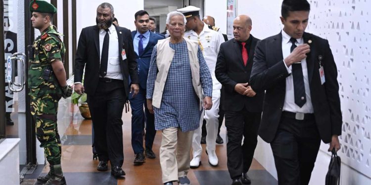 দেশে ফিরলেন প্রধান উপদেষ্টা