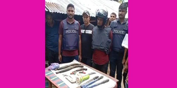 লামায় ডাকাতির টাকা ও ৩টি দেশীয় অস্ত্রসহ সরঞ্জাম উদ্ধার