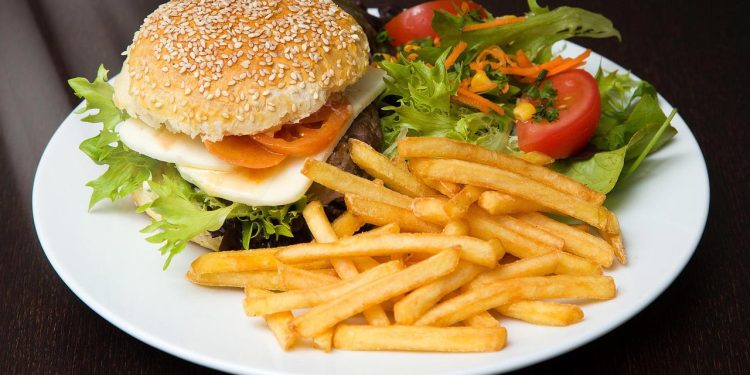 ডায়াবেটিসে আক্রান্ত হলে যেসব খাবার এড়িয়ে চলবেন