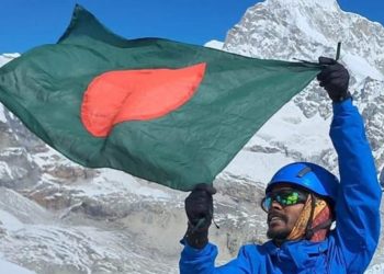 বিশ্বরেকর্ড গড়ে এভারেস্টচূড়ায় উঠলেন শাকিল