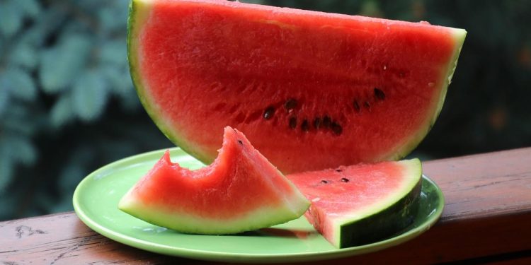 তরমুজ খাওয়ার পর পানি খেলে কী হয়?